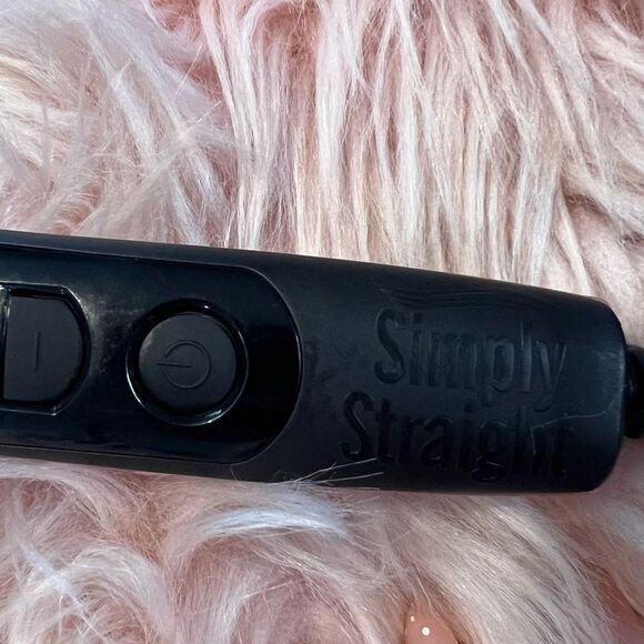 Simply Straight Brush Hair Straightener Model SHS 300P Beauty Hair Tool Ceramic - Picture 2 of 5